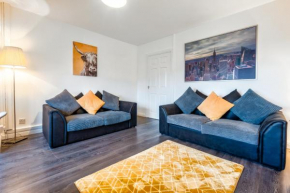 Balloch House -Spacious 3 bed house with on street parking